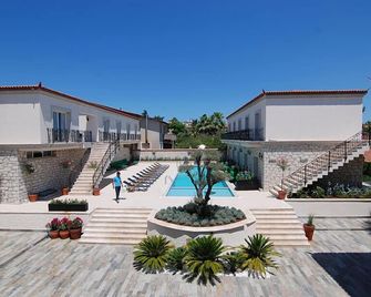 Alacati The Design Hotel - Alacati - Zwembad