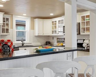 Garden City House with Hot Tub - Colorado Springs