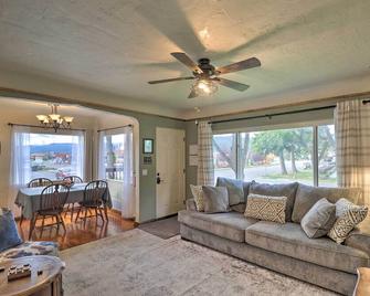 Comfy and Cozy Kalispell Home Walk to Downtown - Kalispell
