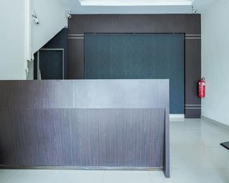 Dancenter Near Petronas Kampung Koh, Jj Hotel - Sitiawan - Front desk