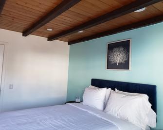 Inn at Calafia Beach - San Clemente - Bedroom