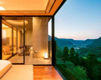 Okuhita Onsen Umehibiki - Hita - Balkon