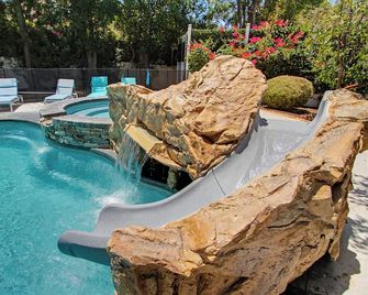 Kids Paradise San Diegosaltwater Pool, Waterslide, Waterfall, Spa Safari Park - Poway - Pool