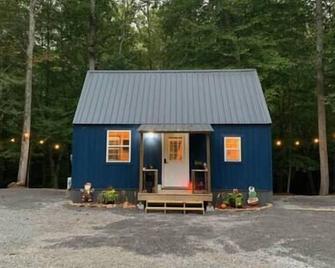 Coops Creek Cabins - Dunlap - Building
