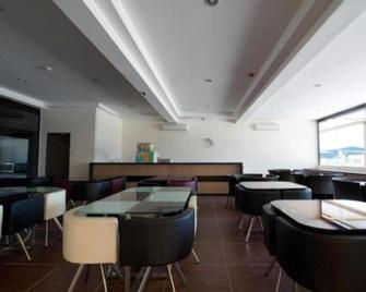 Han Palace Hotel Semporna - Semporna - Restaurant