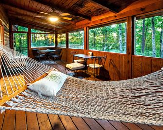 Piney Cabin: Mountain Views + Dog Friendly - Saluda - Bedroom