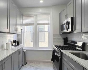 2-bedroom apartment in charming Brooklyn with WiFi, AC. Start your adventure - Brooklyn - Cocina