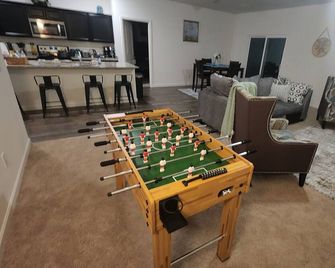 Charming 4 Bedrooms Brookshire/Katy With Gym - Brookshire