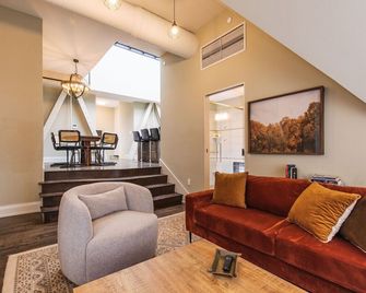 Downtown Luxury 2br Loft - มิลวอกี