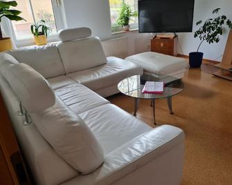 Appartement In Weißwasser Oberlausitz Mit Großem Garten - Weißwasser - Wohnzimmer