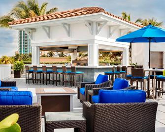 Courtyard by Marriott Fort Lauderdale Beach - Fort Lauderdale - Patio