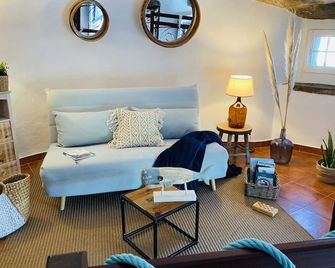 Veleiro do MOBY - Renovated windmill - 10 minutes from the beach - Lourinhã - Living room