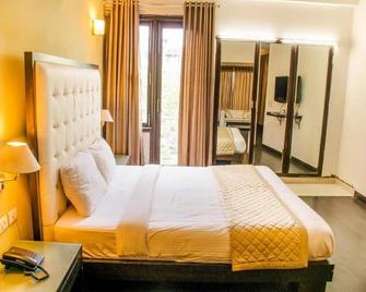 Hotel Ip Swarn Near Anand Vihar Vaishali Ghaziabad - Ghāziābād - Makuuhuone