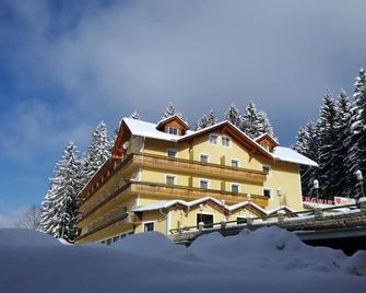 Liebesnesterl Bergwirt - Boutique Hotel - Koflach - Edificio