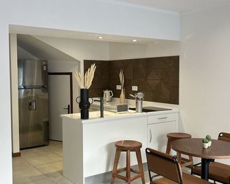 Maison Le Patio Jacuzzi - Saint-Denis - Cocina