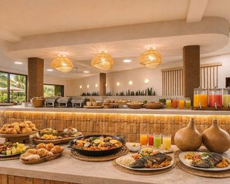AnoMansa Beach Resort at Elmina Bay - Elmina - Buffet