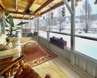 John Day Lakehouse with a Great Outdoor Space! - John Day - Balkon