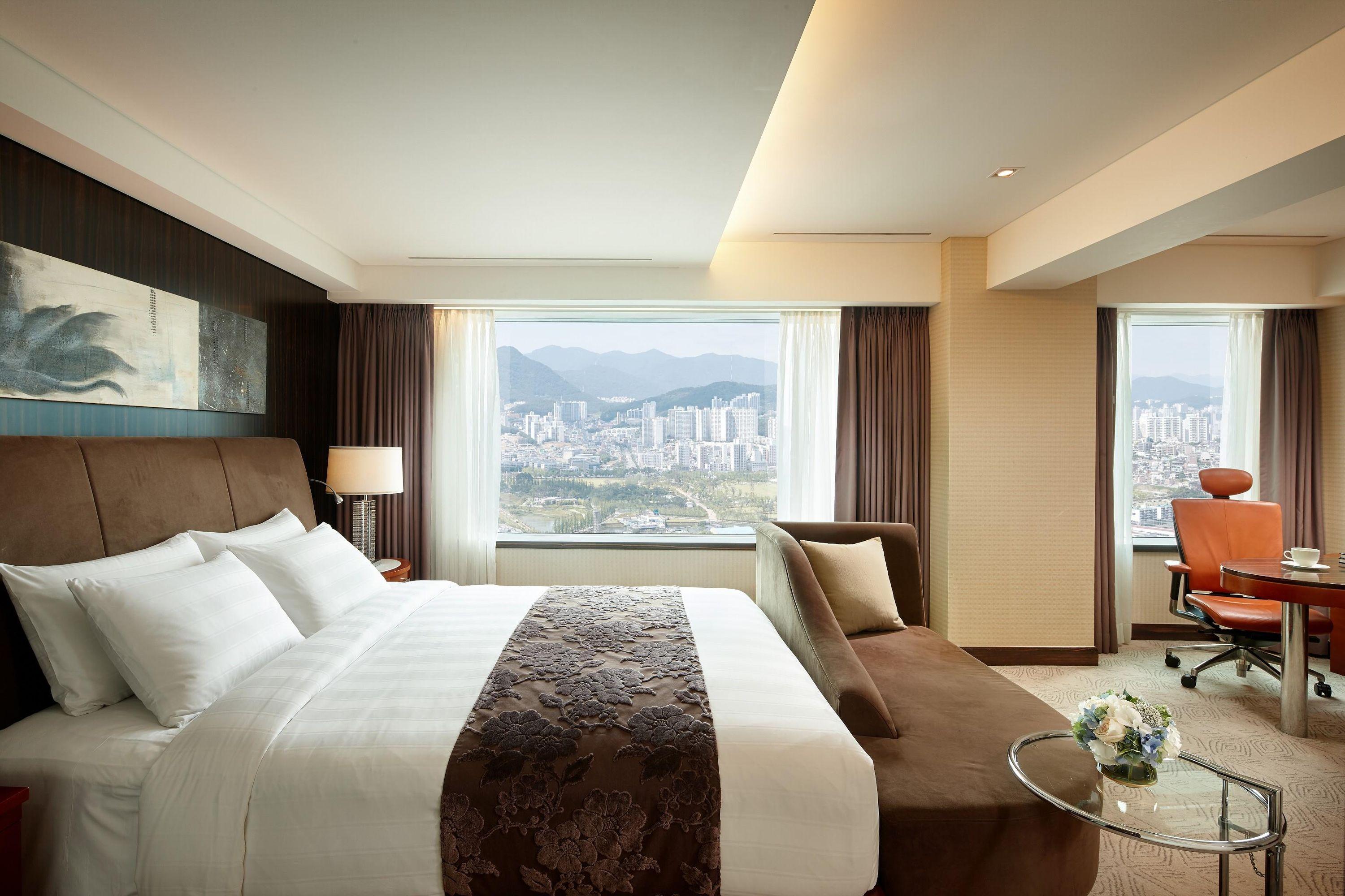 イ・ジュンギ in SEOUL LOTTE HOTEL BUSAN ポスター Lotte Hotel Busan from ₪183. Busan Hotel Deals & Reviews - KAYAK