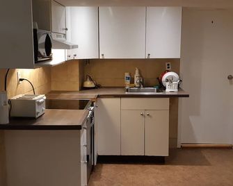 Mcmaster Accommodations - Hamilton - Kitchen