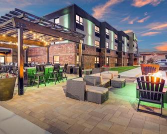 Holiday Inn & Suites St. Cloud - St. Cloud - Patio
