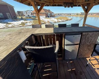 Sunsets on Bourbon Street! Waterfront views! - Shepherdsville - Balkon