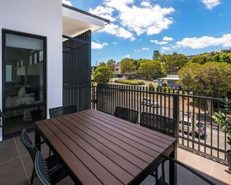 Executive 3BR Bulimba apartment near Oxford St shops and restaurants - Bulimba - Balcón