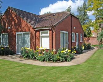 Luxury Detached Bungalow In The Beautiful Lincolnshire Wolds - Horncastle - Building