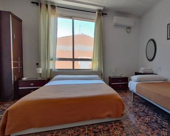 Pensión Benavente AP-7 3min coche Playa 5 min Self check-in 24h - Moncofar - Habitación