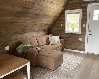 The Brunette Treehouse - Marion (Verenigde Staten) - Huiskamer