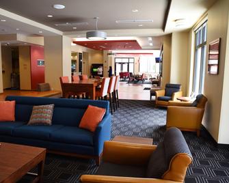 TownePlace Suites by Marriott Lawrence Downtown - Lawrence - Lobby