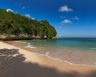 Plan B Hotel - Padang - Playa
