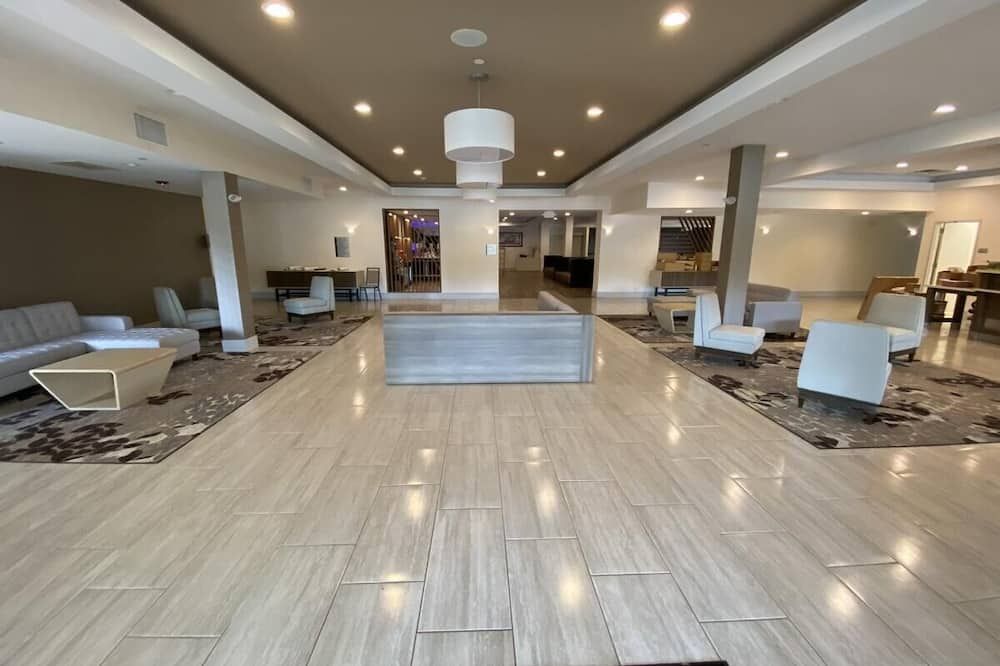 Delta Hotels by Marriott Chicago Willowbrook