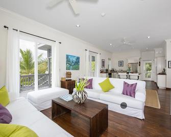 Oceanfront Cottage Near Restaurant, Stores. Very Fast Internet - Rock Sound - Sufragerie