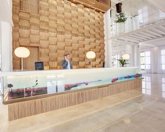 Grupotel Mar de Menorca - Es Canutells - Front desk