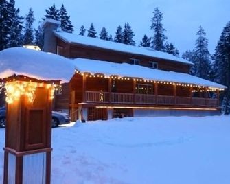 King's Cabin, just 2 miles from the Park entrance in West Glacier! - West Glacier - Building