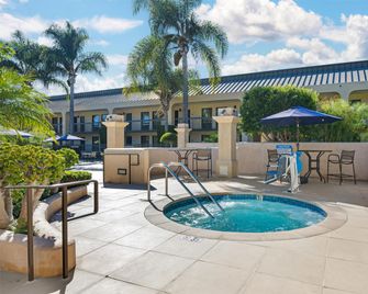 Best Western Plus South Coast Inn - Goleta - Piscine