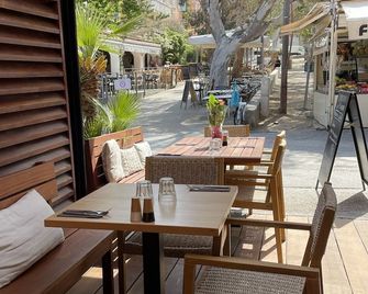 L'Oustaou De Porquerolles - Hyerès - Patio