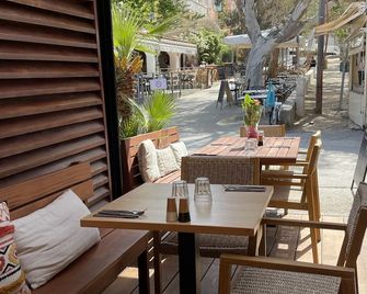 L'Oustaou De Porquerolles - הייר - פטיו