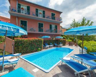 Hotel Ca' De Berna - Balestrino - Pool