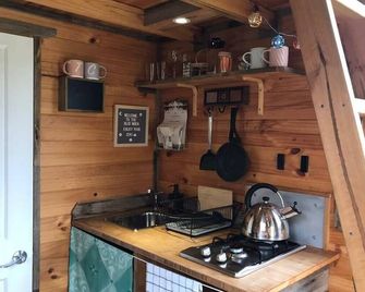 Little Blue Wren by Tiny Away - Strath Creek - Cocina