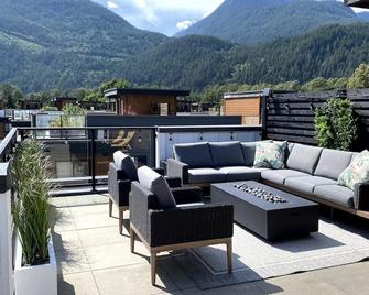 Stylish Three Bedroom Townhome - Squamish - Balkon