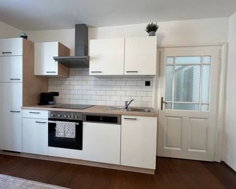 Entzückende Ferienwohnung im Historischen Zentrum von Wiener Neustadt - Wiener Neustadt - Kuchnia