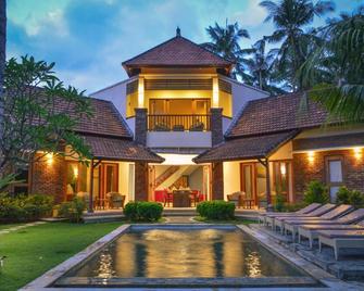 Villa Kelapa Candidasa - Manggis - Building