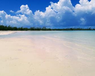 \'The Most Convenient Location To Vacation\' - Governor’s Harbour - Beach