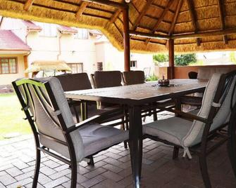 Augustavillla St.Pios Guest House - Edenvale - Patio