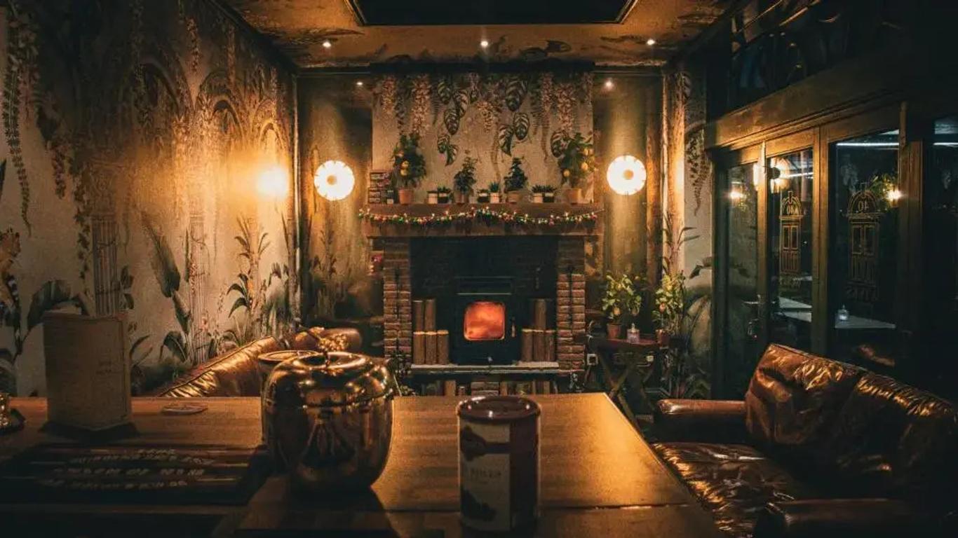 Forty Winks Guest House & Residence