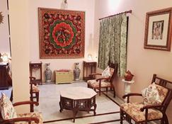 Sun Heritage Home - Udajpur - Pokój dzienny