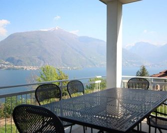 White House - Cremia - Balcón