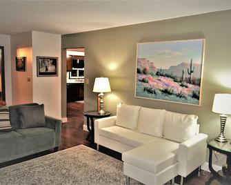 Arhaus 3 Relaxing two Bedrooms Apartment - Grand Forks - Living room