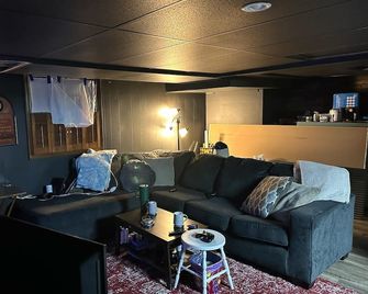 The Hidden Hollow - 1 Bd., 1 Bath newly renovated apartment! Speakeasy Theme! - Olney